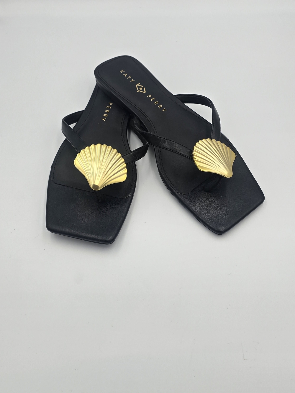 Katie Perry-The Camie Shell Sandal - Black. Women's Size 10 - Picture 2 of 7
